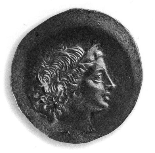 MÖ II. yüzyıldan bir gümüş Magnesia tetradrahmisinin ön yüzünde yarım taçlı Artemis tasviri.